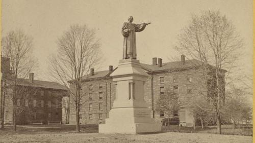 主教布朗内尔雕像在旧校园(信誉最好的网投十大平台，康涅狄格州哈特福德).)